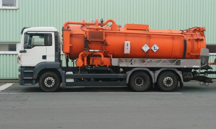 Jak kursy ADR wpływają na rozwój zawodowy w branży transportowej?