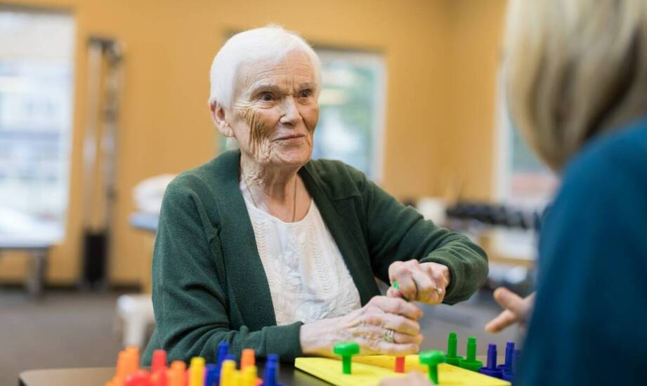 Jak dom opieki zapewnia dostęp do rehabilitacji dla swoich mieszkańców?