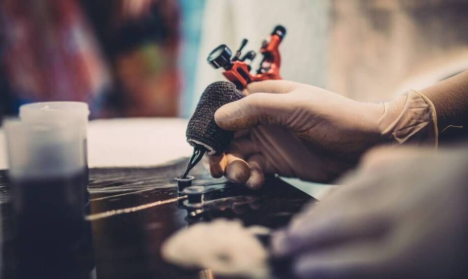 Tatuaż abstrakcyjny na różnych częściach ciała – jak dobrać miejsce?