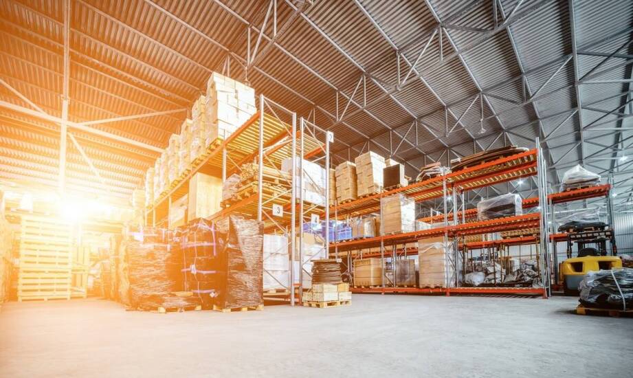 Jak przeładunek towarów wpływa na czas realizacji zamówień?