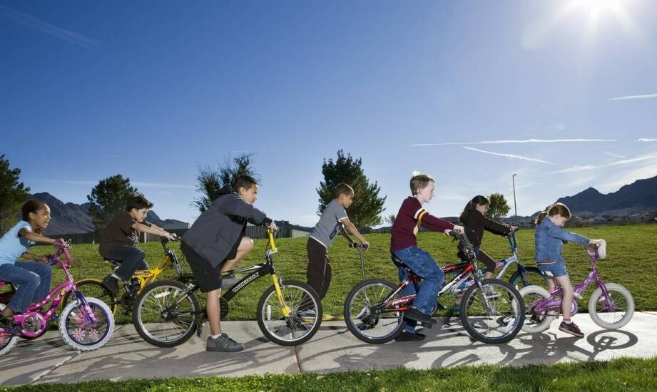 Jak przedszkole wspiera rozwój fizyczny dzieci poprzez aktywności na świeżym powietrzu?