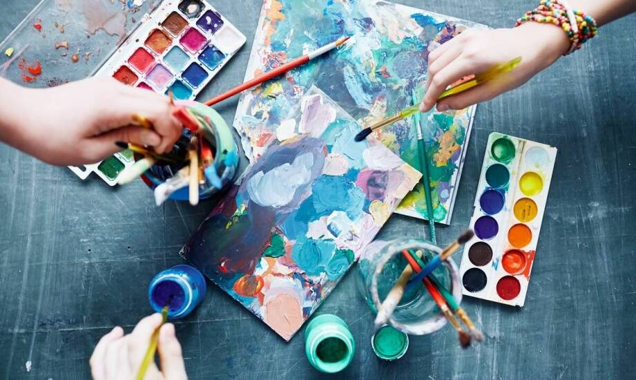 Zastosowanie sztalug drewnianych w edukacji artystycznej