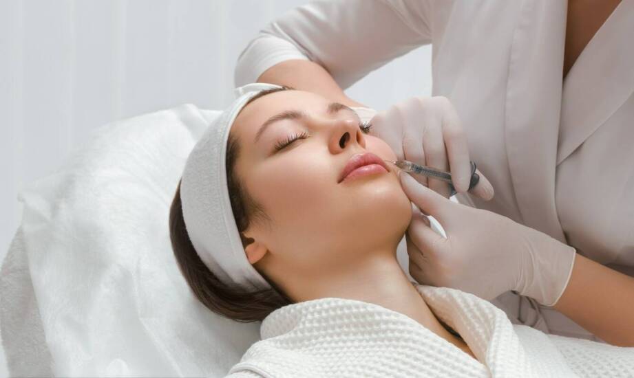 Naturalne powiększanie ust – jak osiągnąć pełniejsze i bardziej naturalne usta?