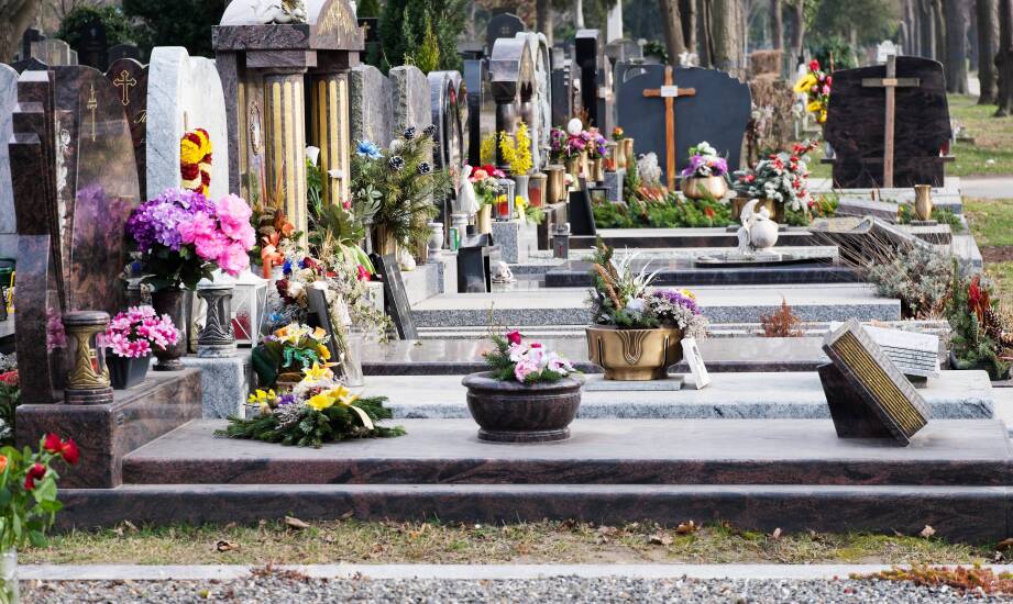 Jak wygląda przygotowanie miejsca pochówku na cmentarzu?