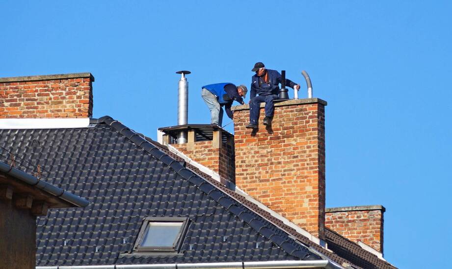 Dlaczego warto korzystać z usług kominiarskich przy modernizacji systemu grzewczego?
