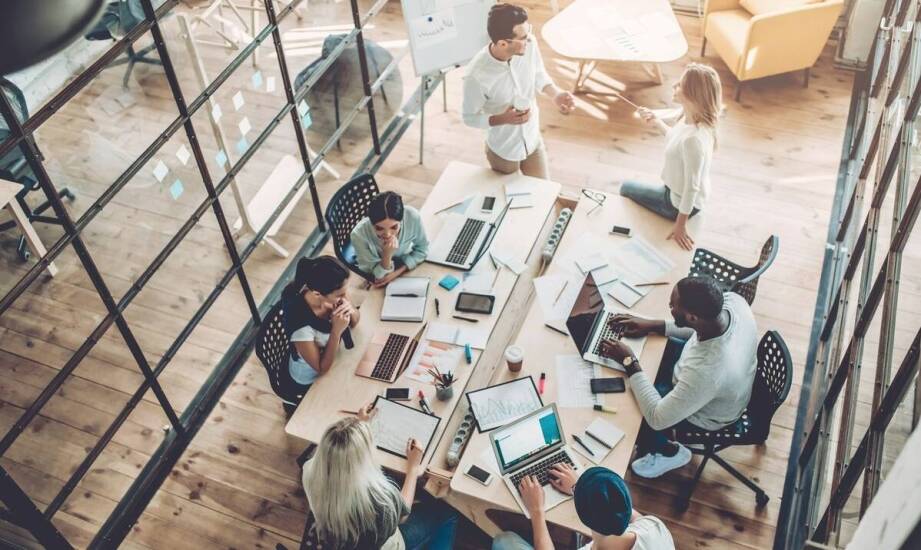 Jak agencja reklamowa dostosowuje się do dynamicznie zmieniającego się rynku?