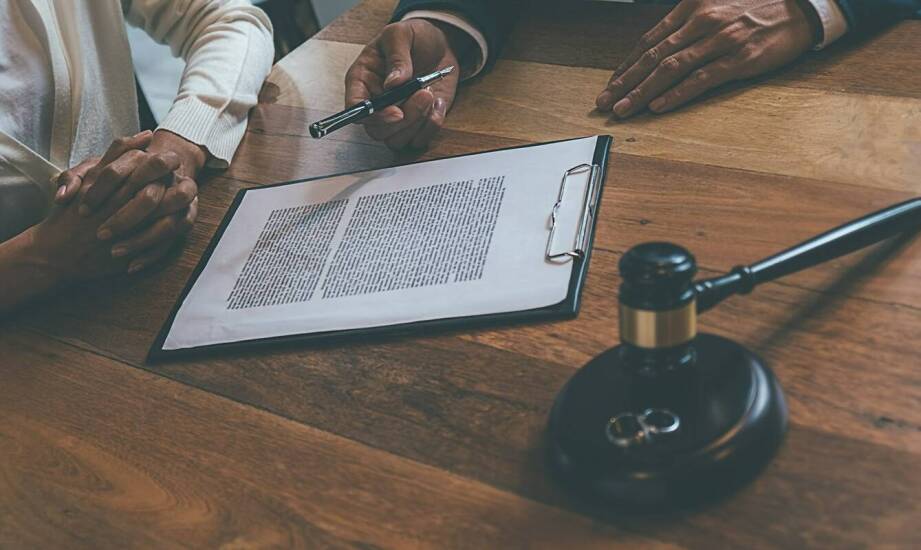 Jakie są wyzwania związane z obsługą prawną w branży dystrybucji?