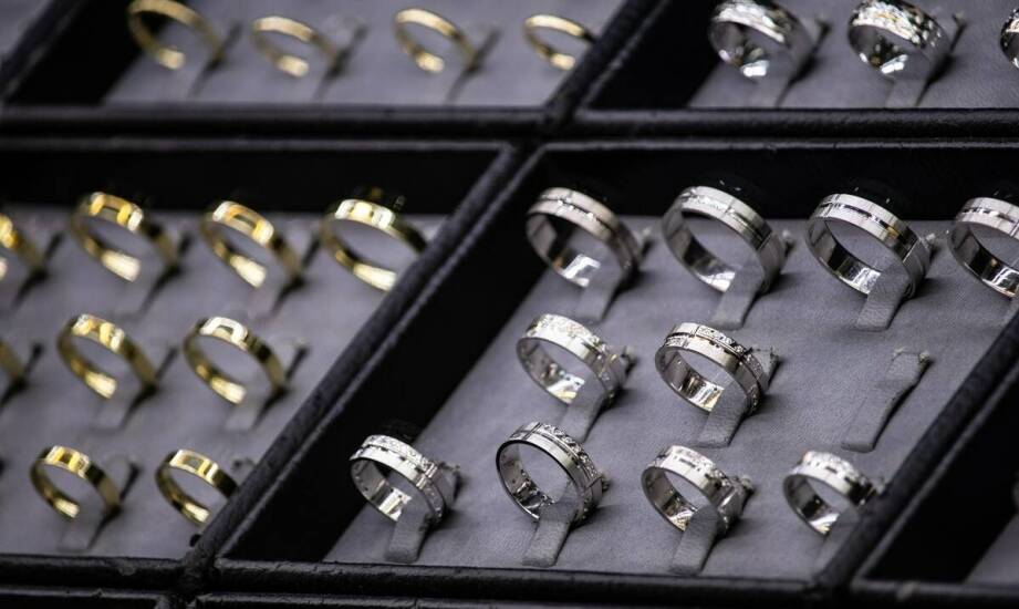 Wpływ rękodzieła na wartość biżuterii wycenianej w Krakowie