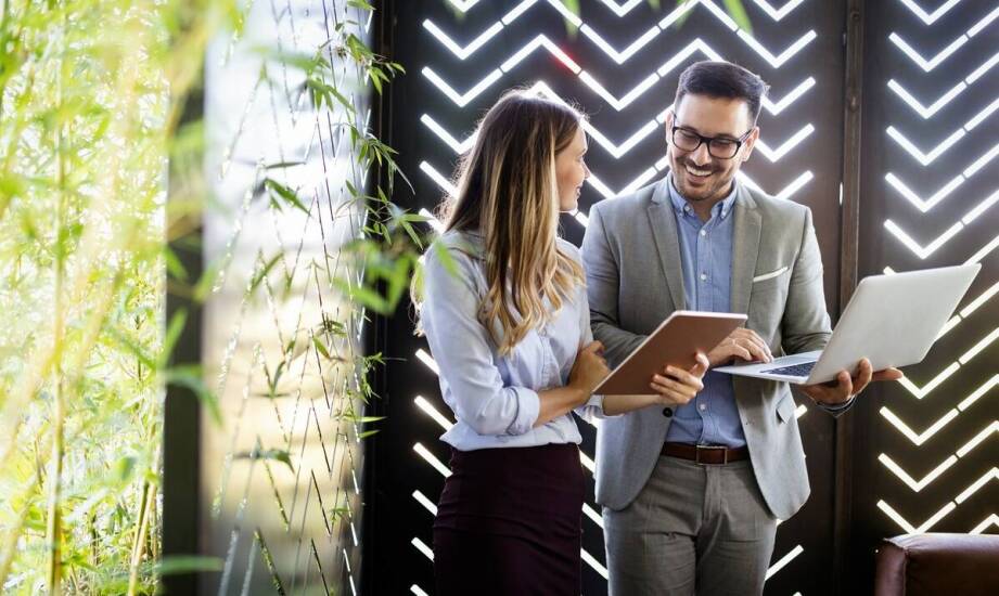 W jaki sposób programy kadrowo-płacowe wspierają zrównoważony rozwój firmy?