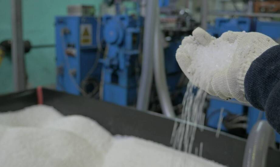 Jakie są wyzwania związane z recyklingiem pianki polietylenowej w rolkach?