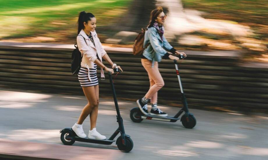 Skutery elektryczne do 4000 zł – ekologiczne rozwiązania dla miast