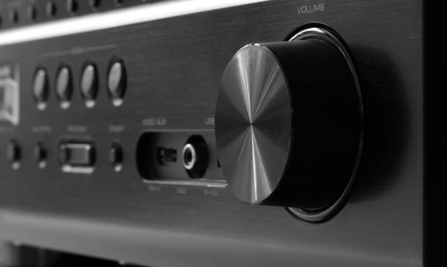 Zalety korzystania z antywibracyjnych podstaw audio