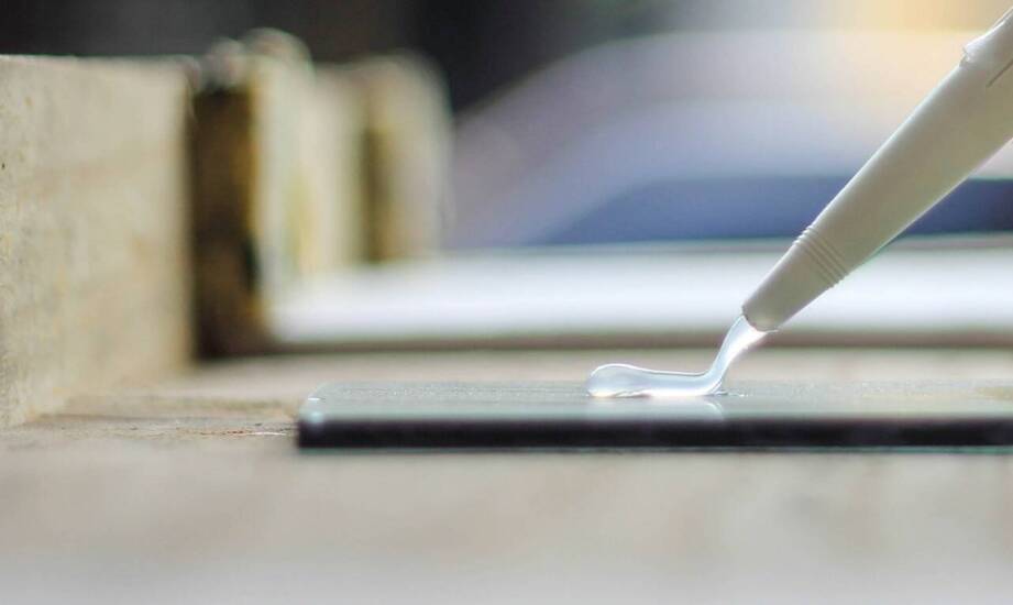 Jak kleje przemysłowe wpływają na optymalizację procesów laminowania?