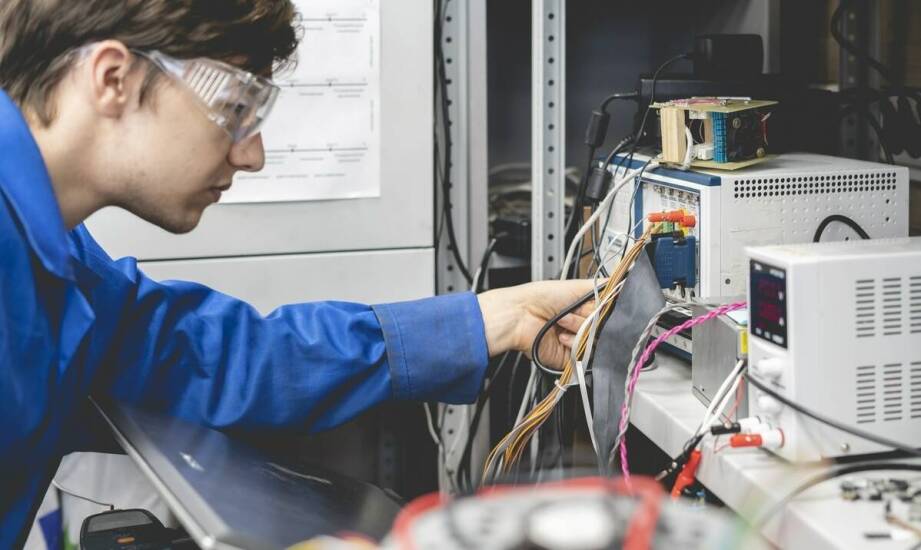 Serwis pogwarancyjny dla konica minolta bizhub c3320i – co obejmuje?