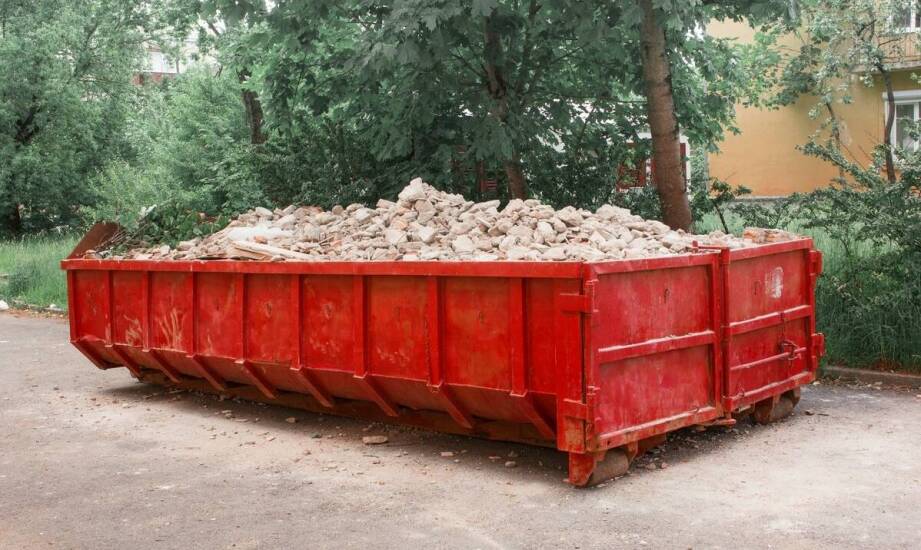 Wynajem kontenerów na odpady budowlane – jak uniknąć niepotrzebnych kosztów?