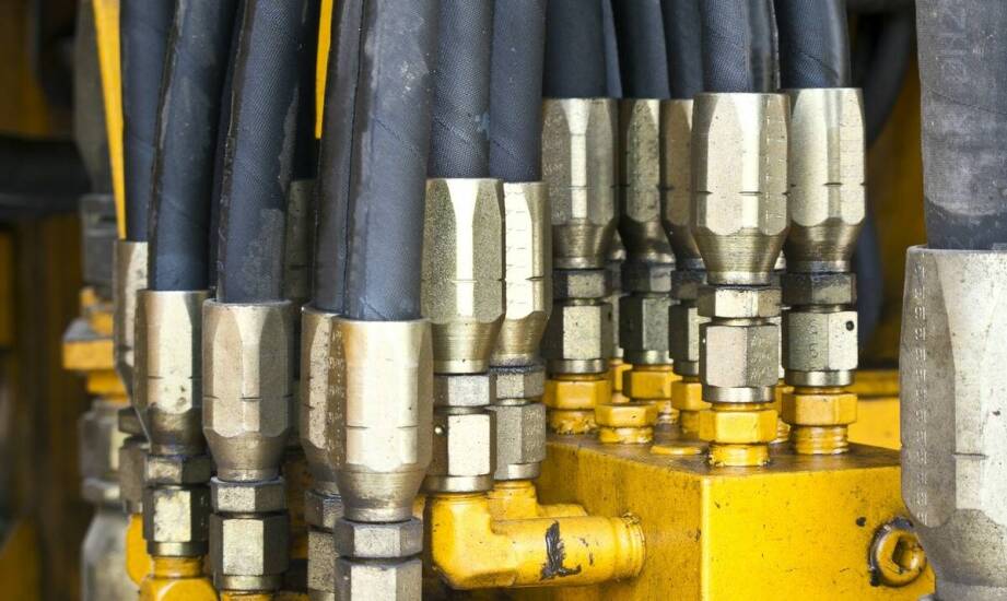 Jakie są kluczowe cechy maszyn do zakuwania węży hydraulicznych?