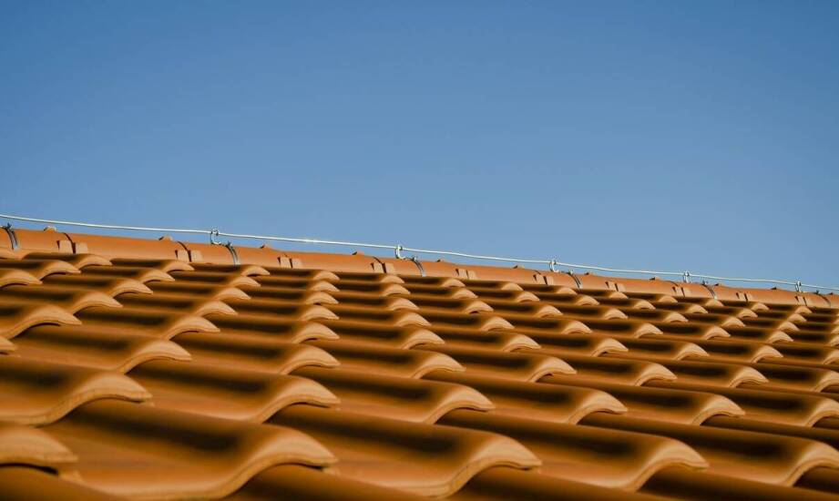 Zastosowanie płotków śniegowych w różnych typach budynków