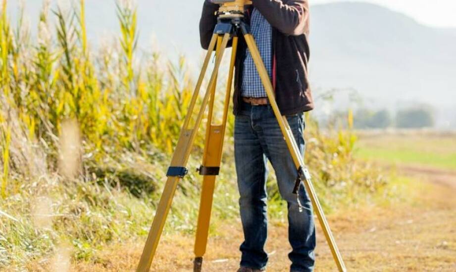 Jak geodeta wspiera precyzyjne tyczenie budynków mieszkalnych?