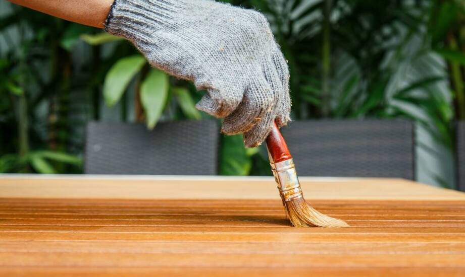 Odporność desek tarasowych sosnowych impregnowanych na ścieranie – co warto wiedzieć przed zakupem?