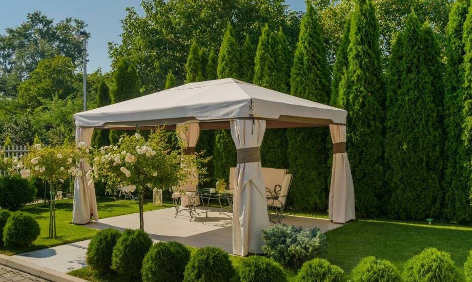 Jakie są kluczowe zalety rolet rzymskich na taras?