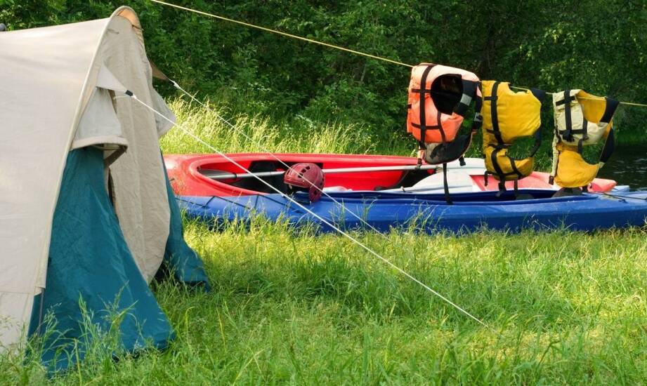 Poradnik po akcesoriach biwakowych dla zapalonych wędkarzy