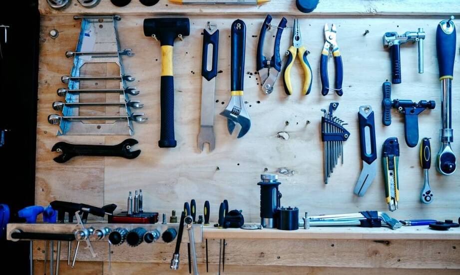 Wpływ wyboru narzędzi dla instalatorów na środowisko pracy