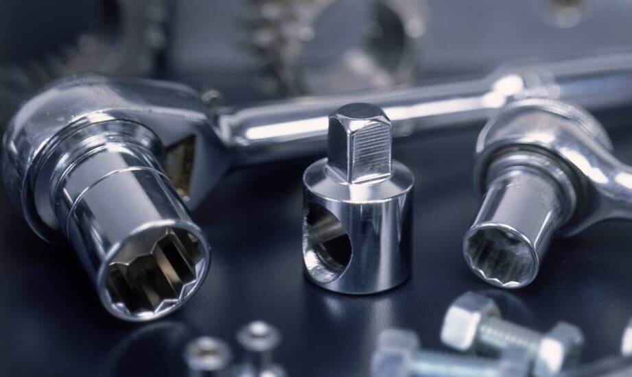 Jakie są najważniejsze narzędzia do naprawy sprężarek?