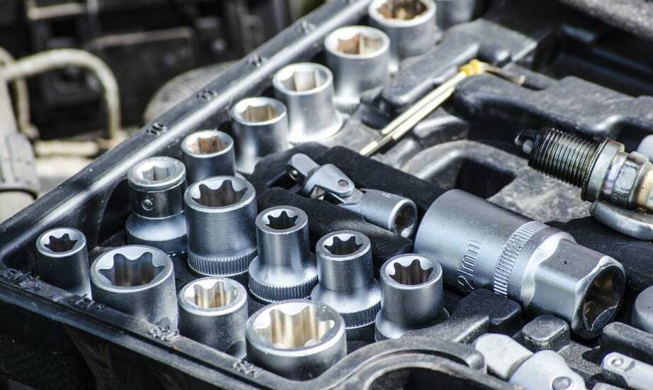 Narzędzia warsztatowe: jak wybrać idealne klucze dynamometryczne?