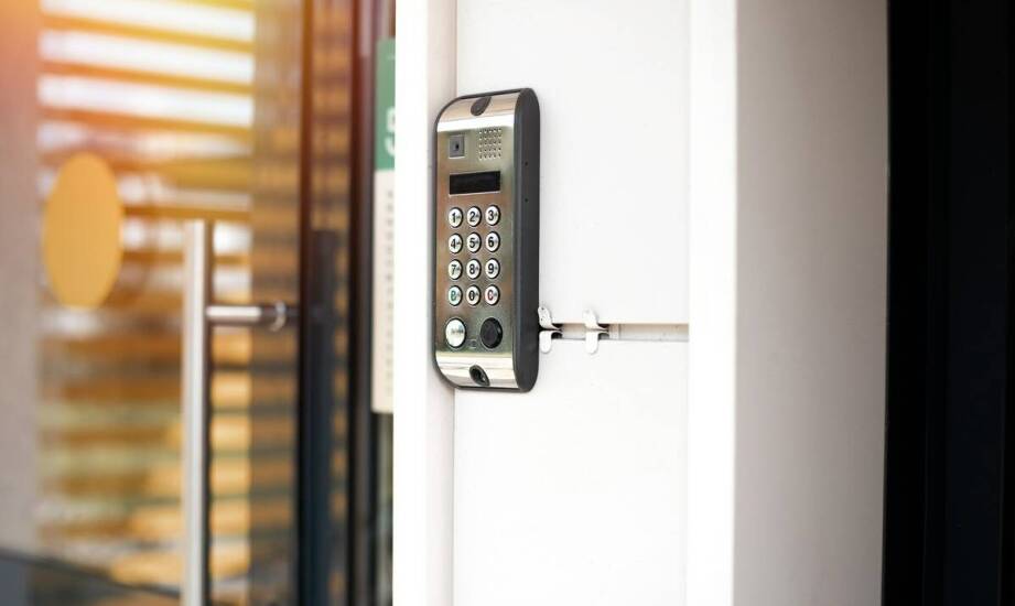 Nowoczesne skrzynki pocztowe z wideodomofonem – bezpieczeństwo i wygoda