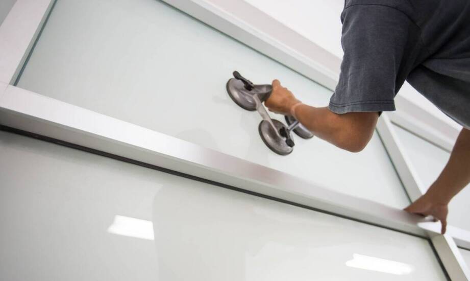 Jak proces montażu szyb wpływa na ich trwałość i funkcjonalność?