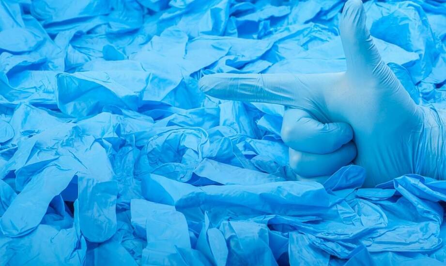 Zastosowanie akcesoriów do mycia i dezynfekcji w zakładach przetwórczych – co warto wiedzieć?