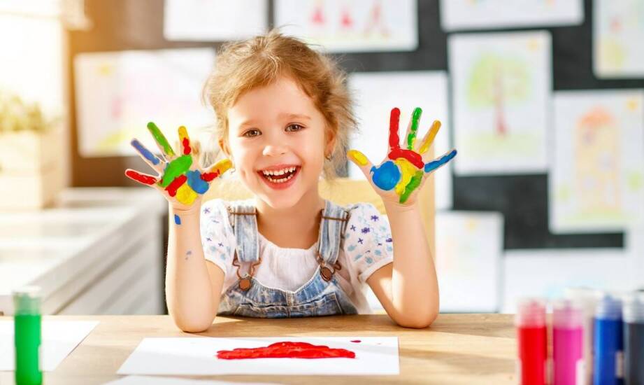 Rola warsztatów plastycznych w rozwijaniu umiejętności manualnych u przedszkolaków