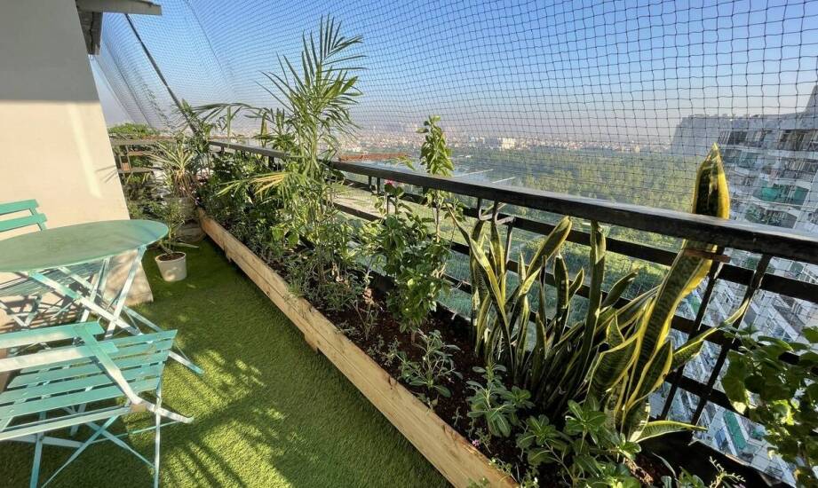 Jak wybrać idealny kwietnik na balkon, który ozdobi twoją ścianę?