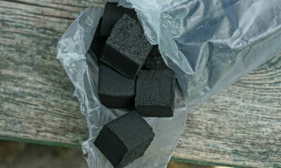 Dlaczego warto wybierać lokalnych producentów węgla brykietowego?