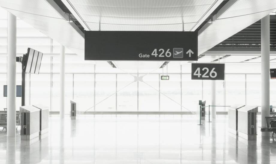 Jakie są korzyści wynikające z korzystania z szybkiej odprawy w LOT?