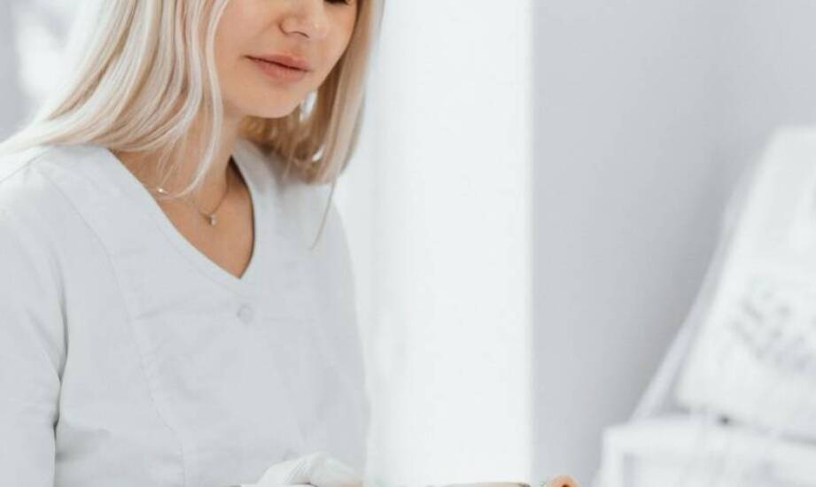 Wpływ liftingu twarzy na poprawę konturów i młodzieńczy wygląd