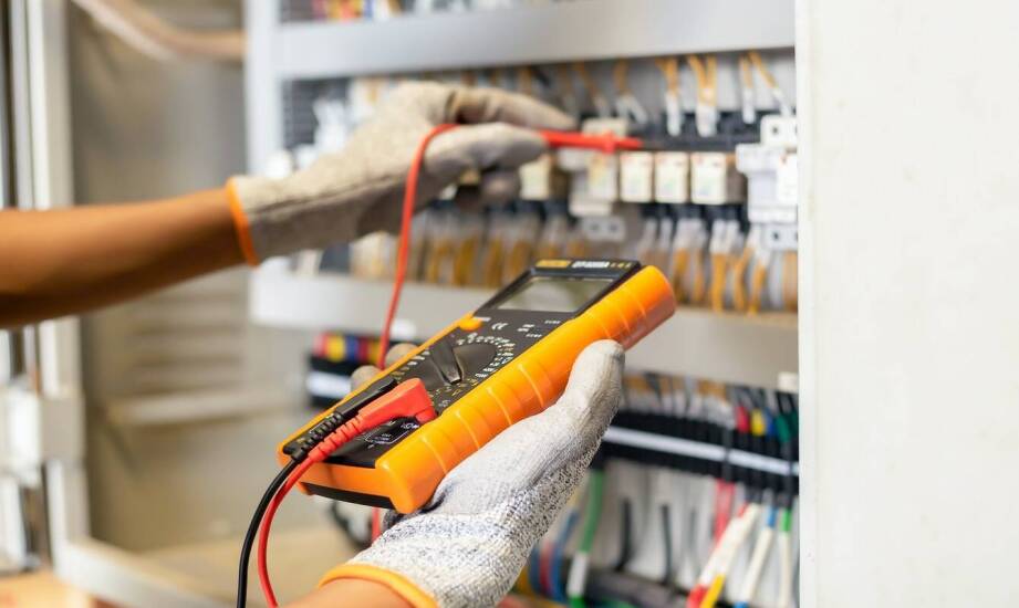 Jakie są kluczowe elementy kursu z zakresu pomiarów parametrów oświetlenia?