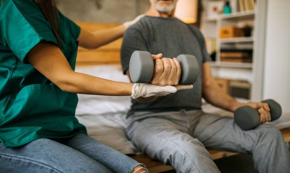 Skuteczne techniki fizjoterapii stosowane w rehabilitacji po udarze