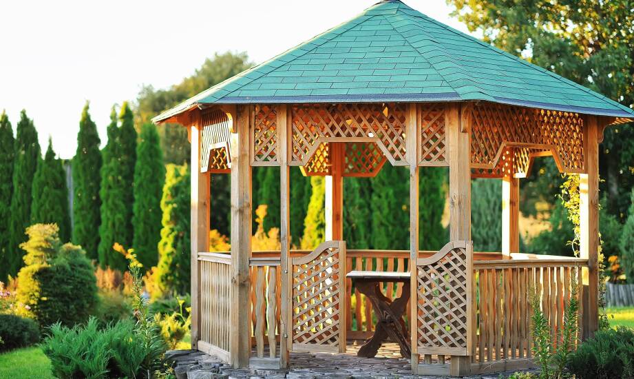 Altanki ogrodowe z certyfikowanego drewna – gwarancja trwałości i estetyki