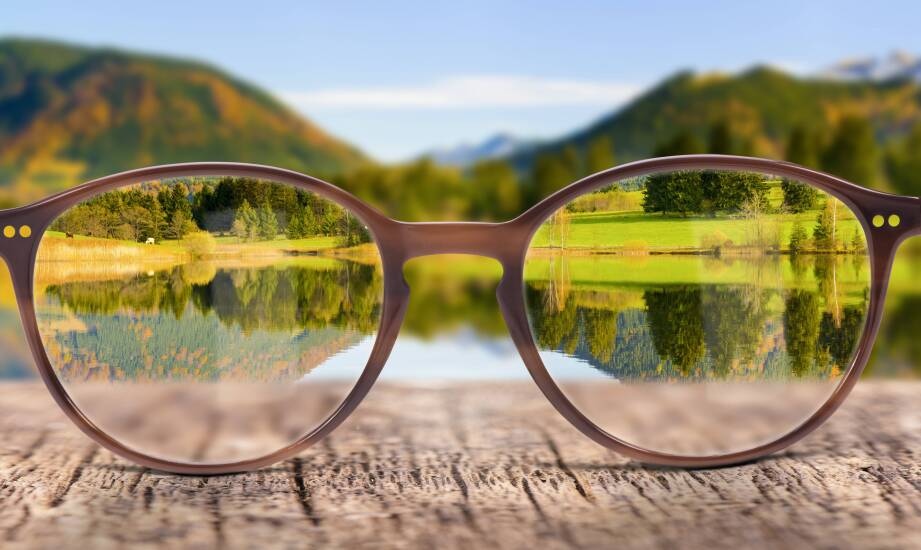 Jakie soczewki są stosowane w okularach dla osób z astygmatyzmem?