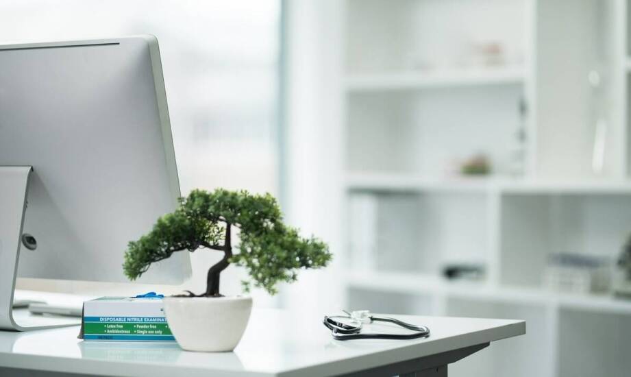 Jak prawo farmaceutyczne wpływa na e-commerce w branży medycznej?