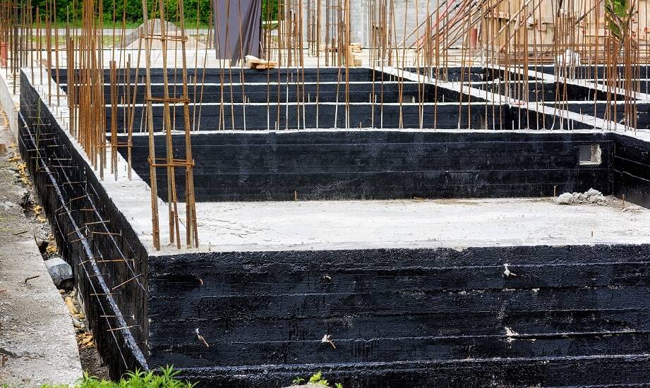 Czy warto zlecić hydroizolację fundamentów specjalistom?