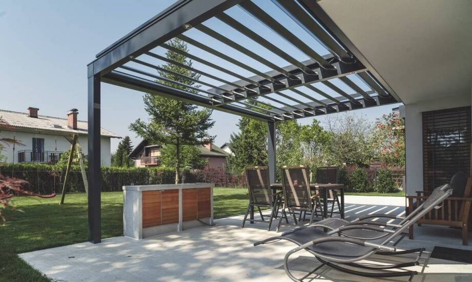 W czym wiaty ogrodowe z aluminium są lepsze od drewnianych?