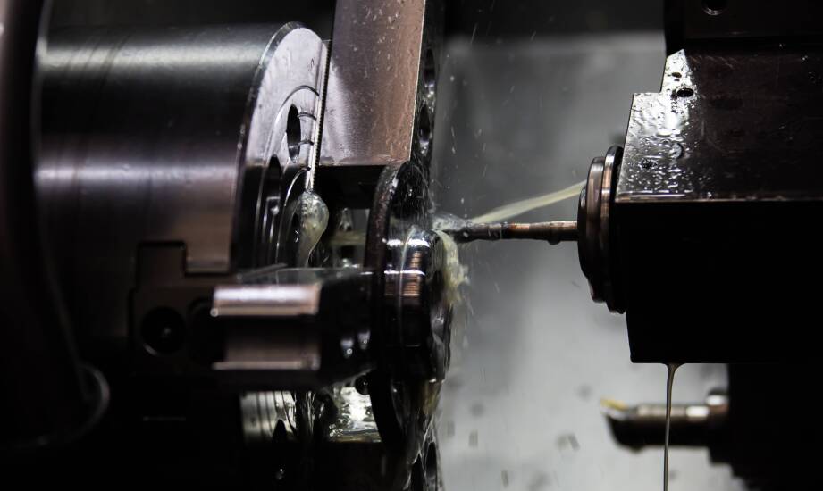 Frezowanie a inne techniki skrawania: co wybrać w zależności od materiału?