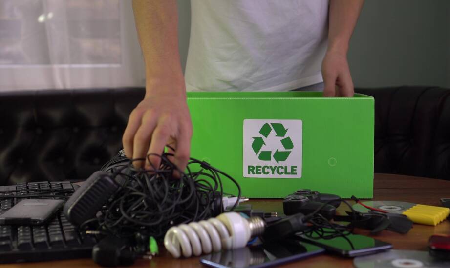 Jak przebiega utylizacja komputerów: kluczowe etapy procesu