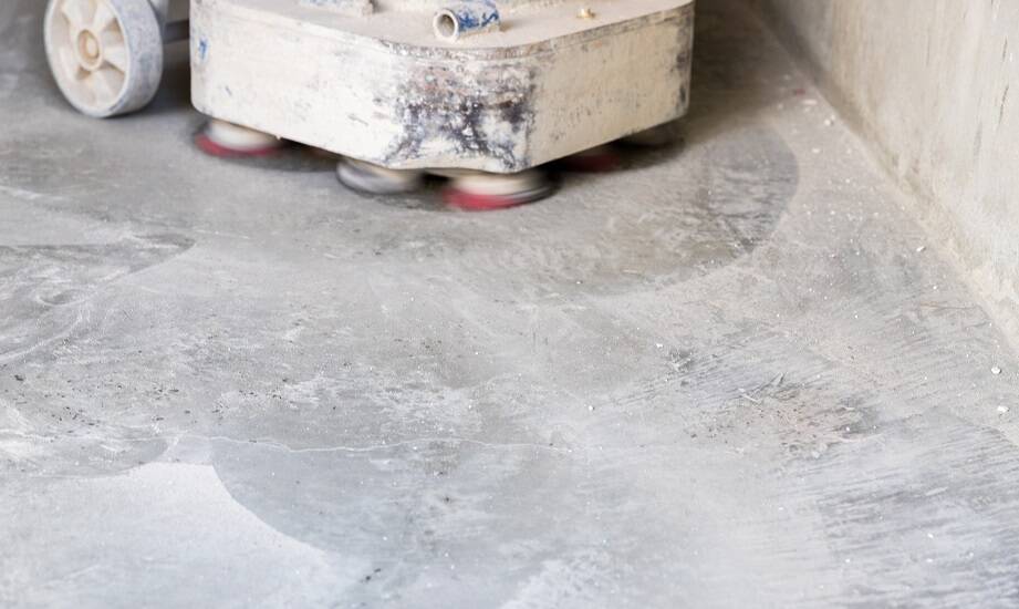 Jakie technologie wspierają szlifowanie betonu na sucho w obiektach przemysłowych?