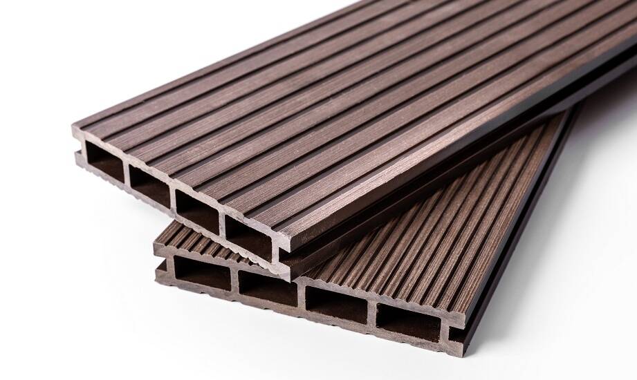 Czy deski kompozytowe na tarasie wymagają konserwacji?