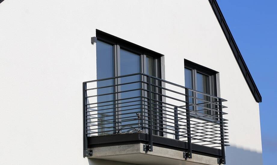 Jakie kolory mają balustrady balkonowe nowoczesne?
