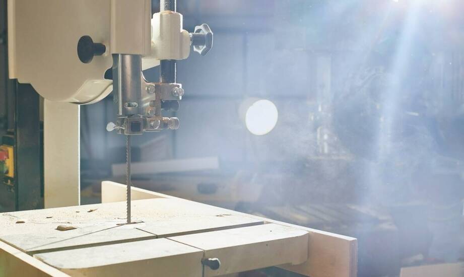 Używane maszyny do drewna – kluczowe aspekty techniczne do sprawdzenia przed zakupem