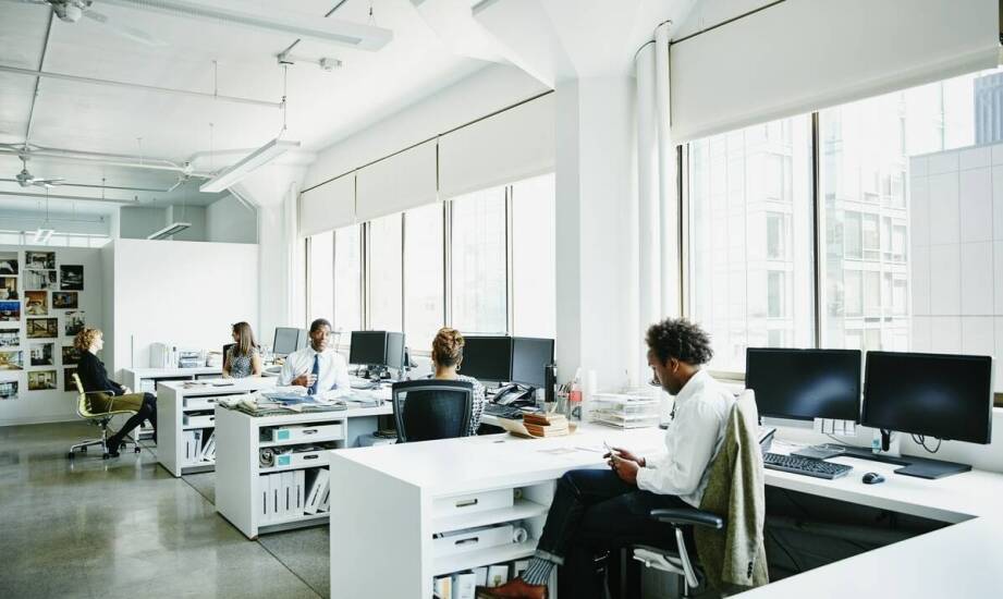 Jakie formalności należy spełnić, aby legalnie pracować za granicą z pomocą biura pośrednictwa pracy?